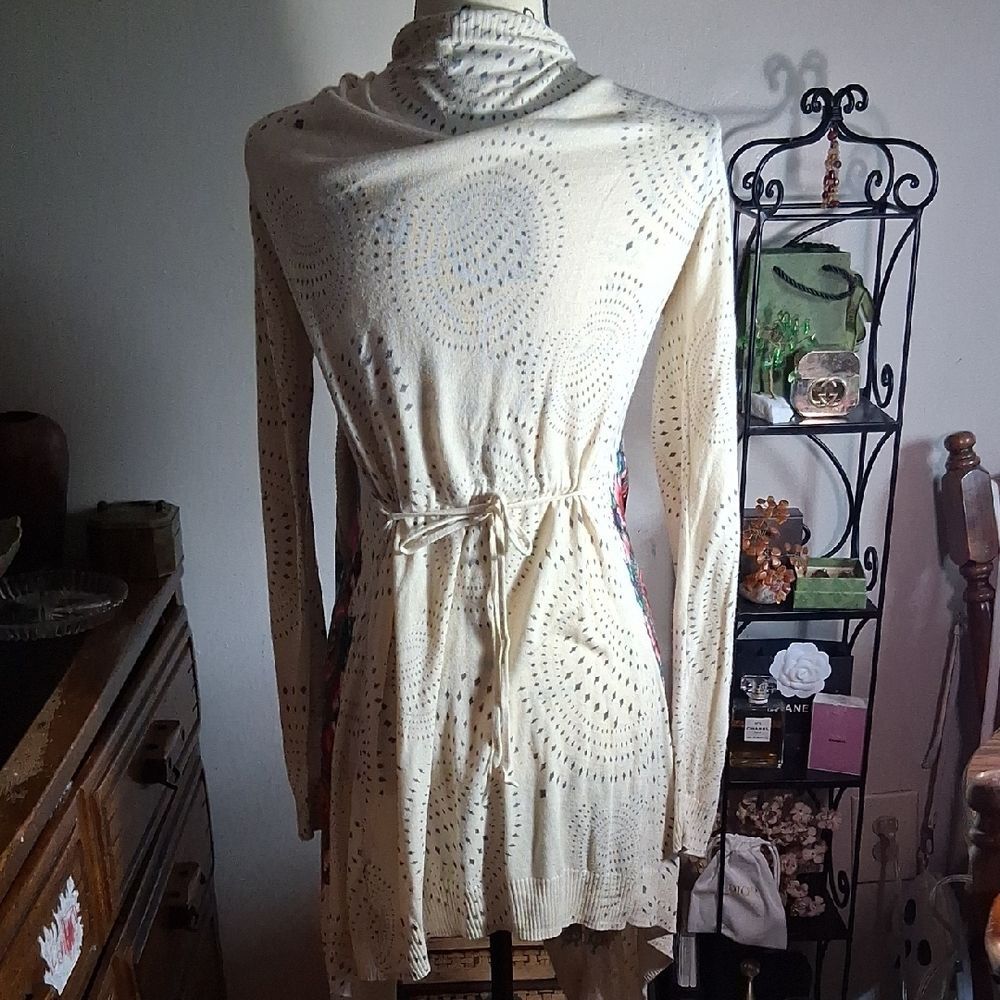 Desigual Cream Cardigan with Vibrant Floral Design Size XL - Picture 2 of 10